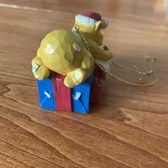 Adorable Winnie the Pooh Addressing Present to Piglet Christmas Ornament - Picture 4 of 6